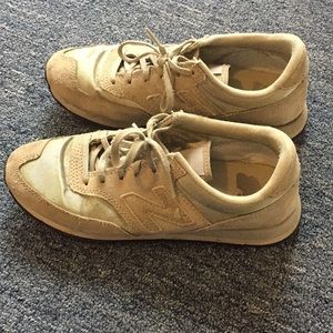 Women’s Size 6 New Balance Sneakers